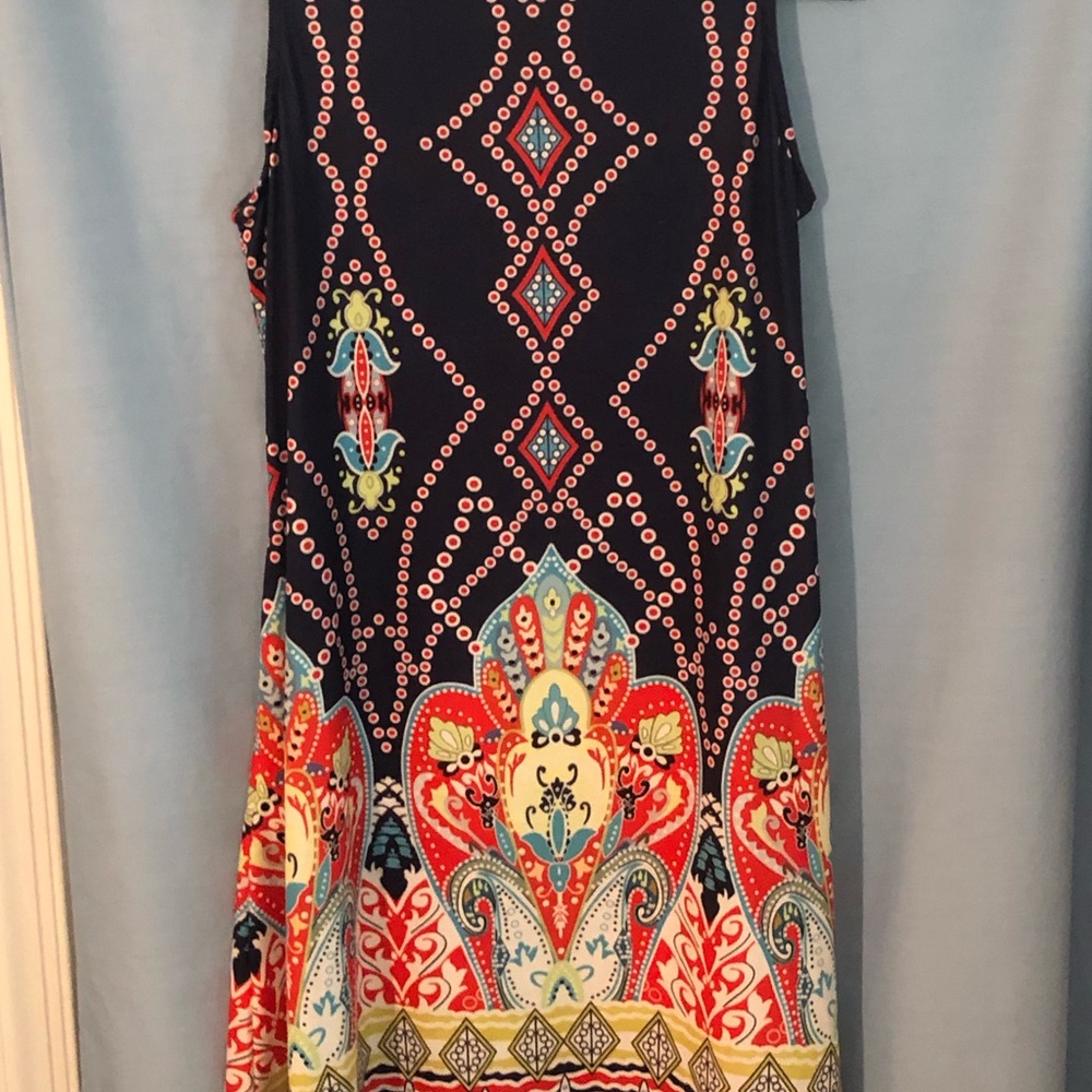 Sleeveless, summer dress, lightweight Blue tapestry design
Size Medium - Picture 2 of 4